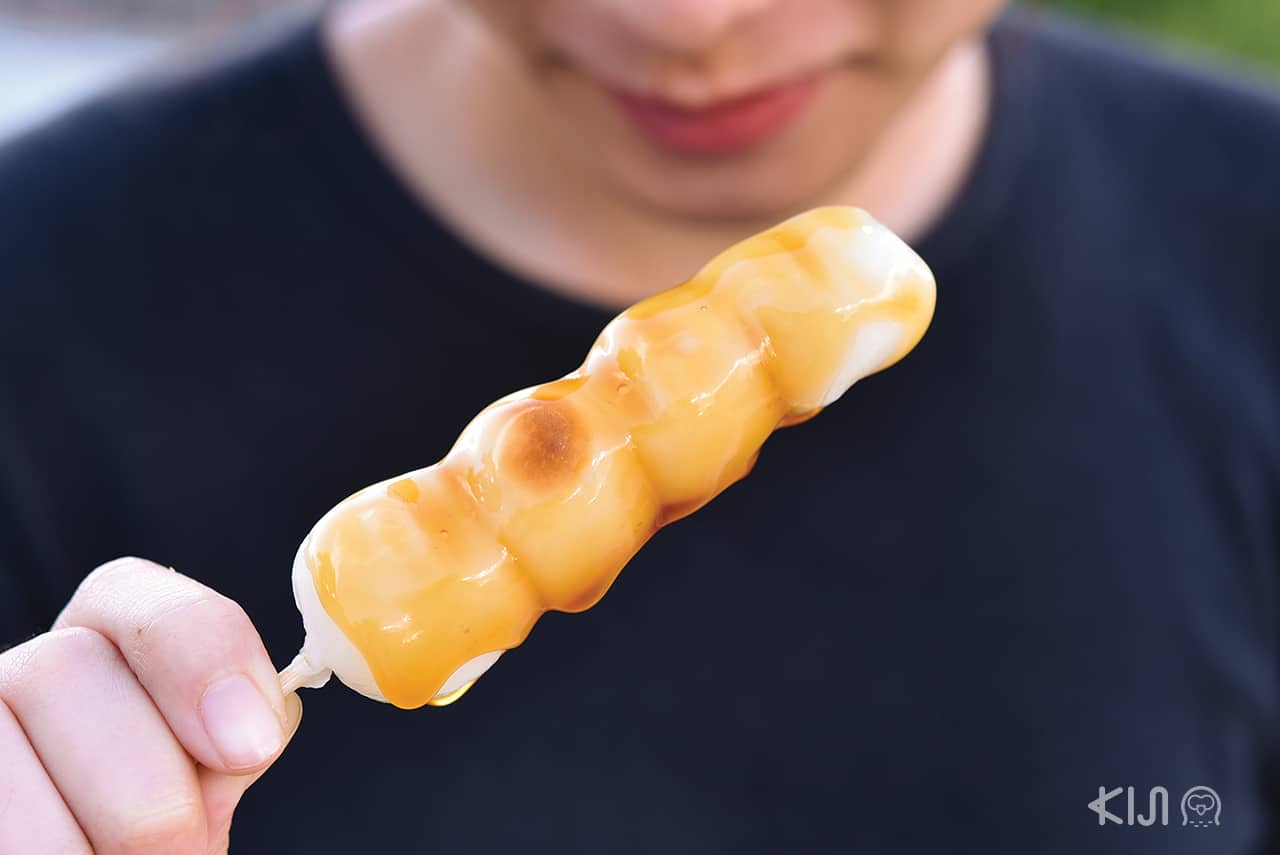 Mitarashi Dango 50 บาท จากร้าน Minamoto Kitchoan