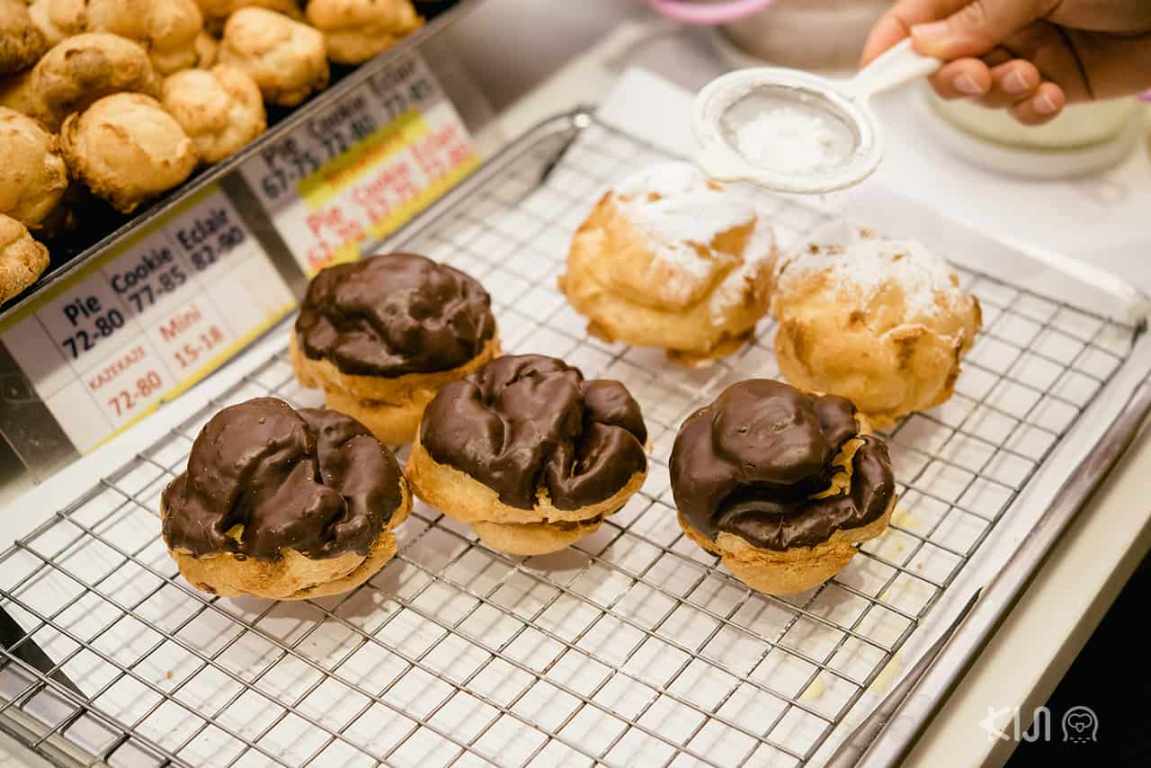 ครีมพัฟช็อกโกแลต จากร้าน Beard  Papa's (เบียร์ด ปาป้าส์)