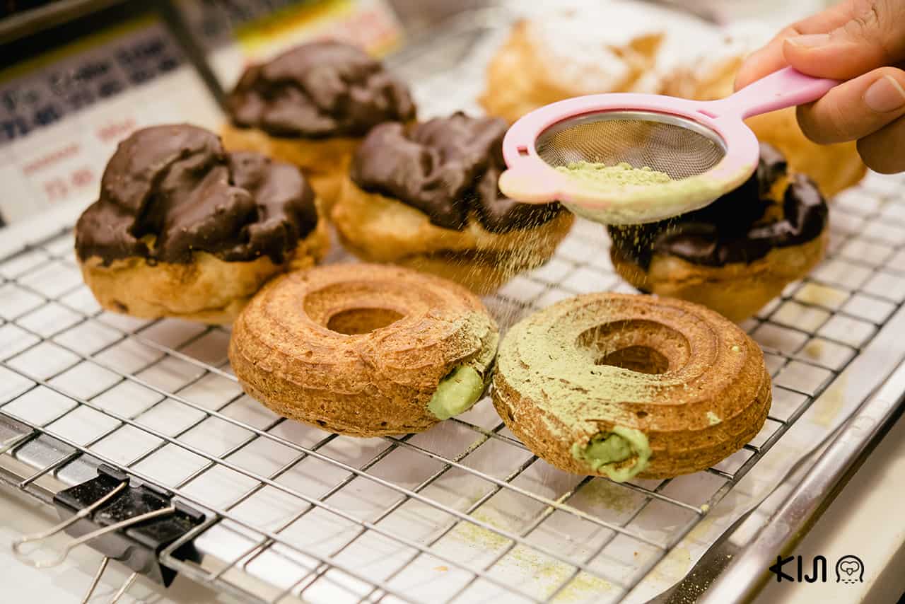 ครีมพัฟรสชาติต่างๆ จากร้าน Beard  Papa's (เบียร์ด ปาป้าส์)