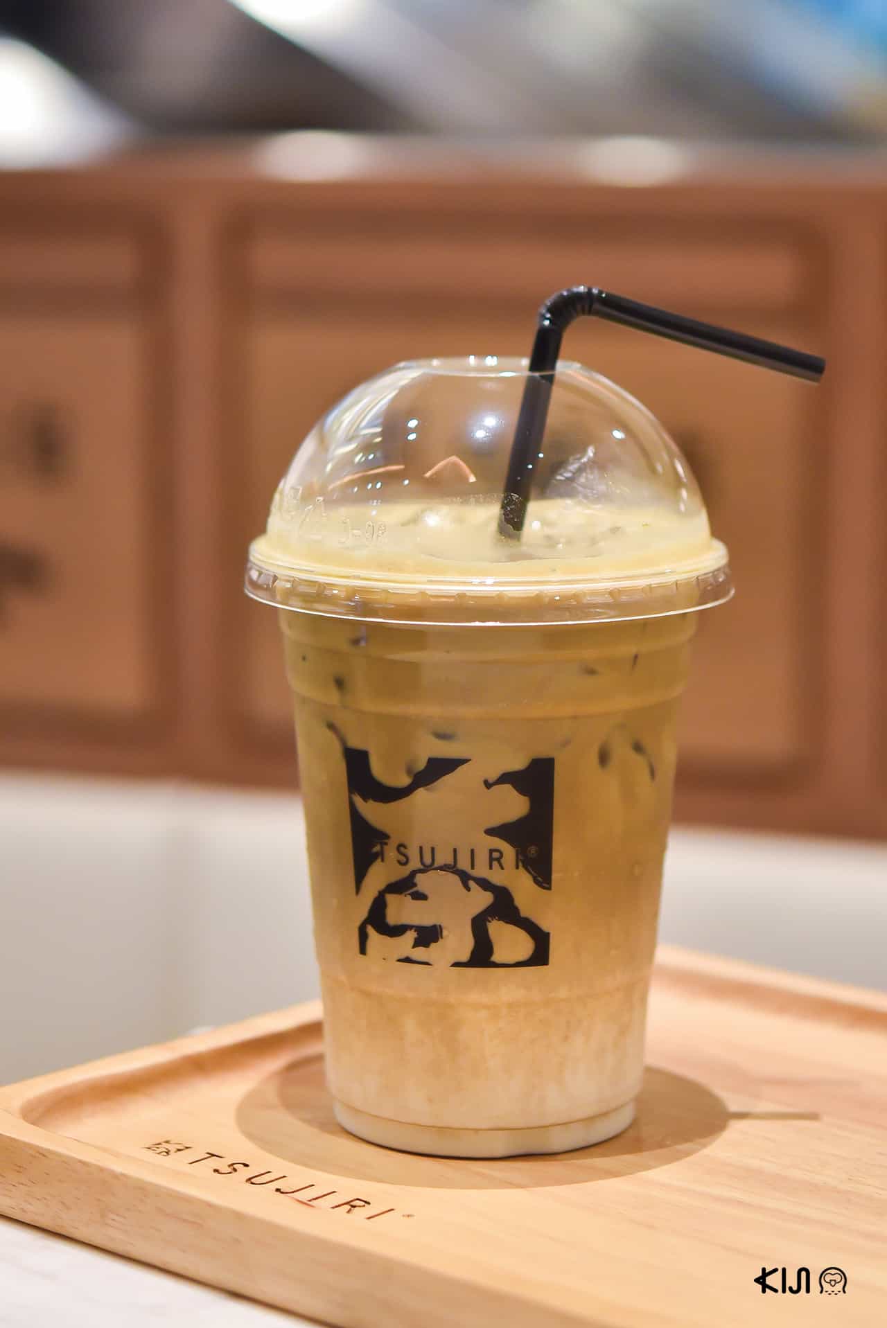 Premium Houjicha Latte (L) 175 บาท จากร้าน Tsujiri (ซึจิริ)