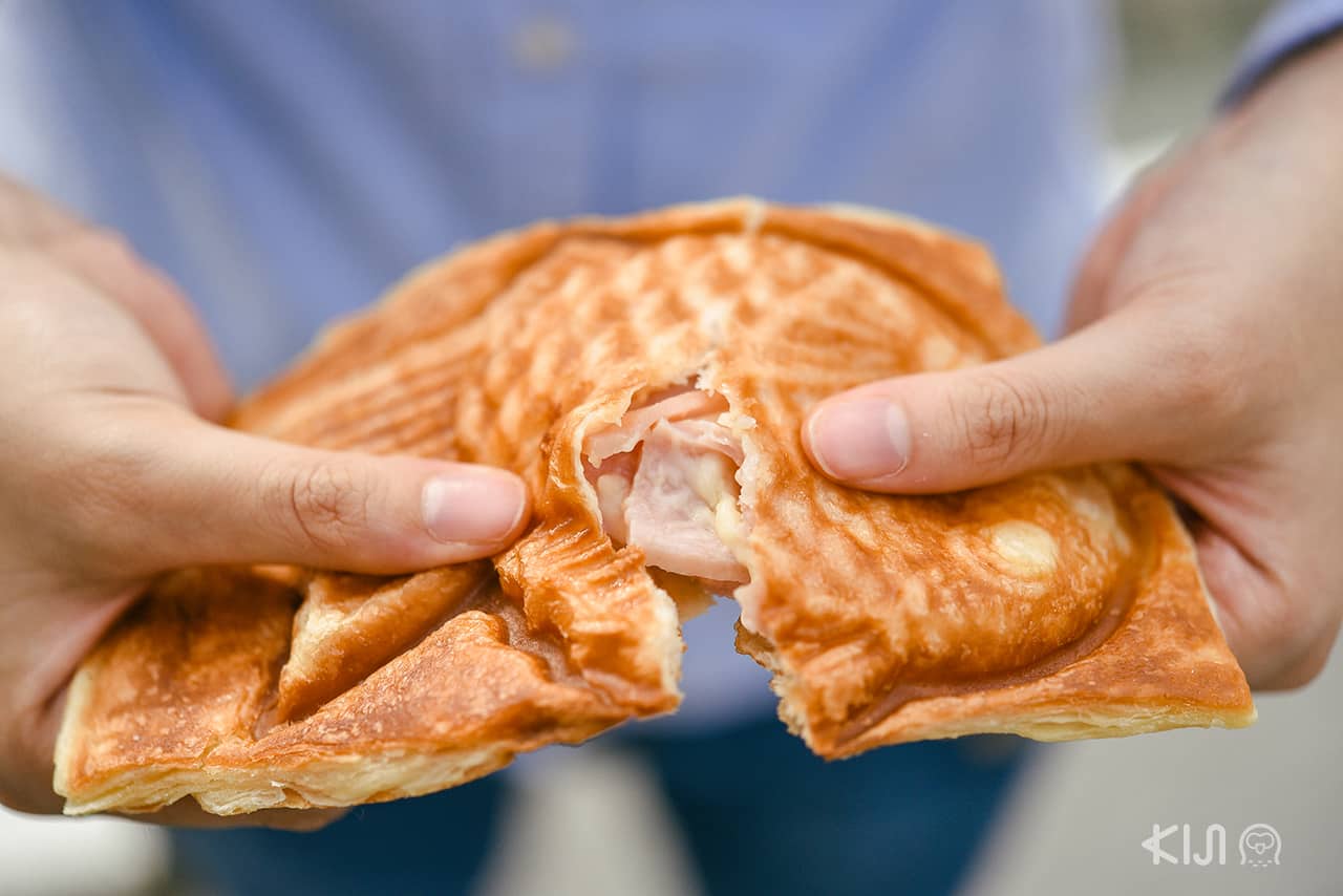 Double Ham Double Cheese 70 บาท/ชิ้น จากร้าน Croissant Taiyaki (ครัวซองต์ไทยากิ)