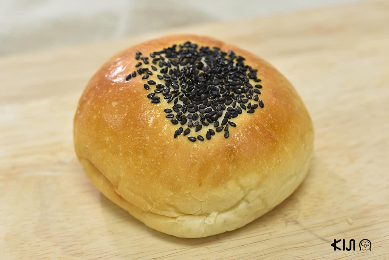 Bean Jam Bun 23 บาท/ชิ้น จากร้าน Custard Nakamura (คัสตาร์ด นากามูระ)