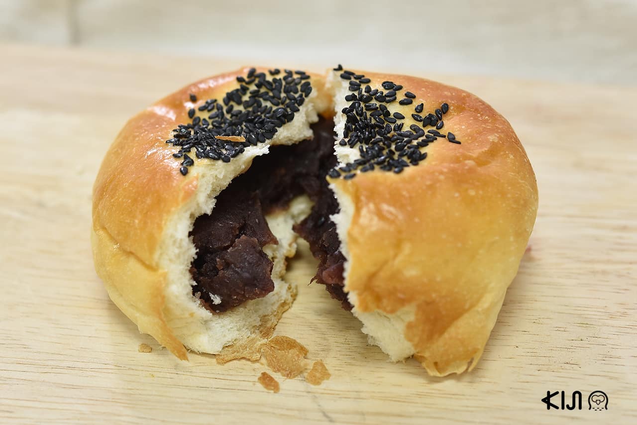 Bean Jam Bun 23 บาท/ชิ้น จากร้าน Custard Nakamura