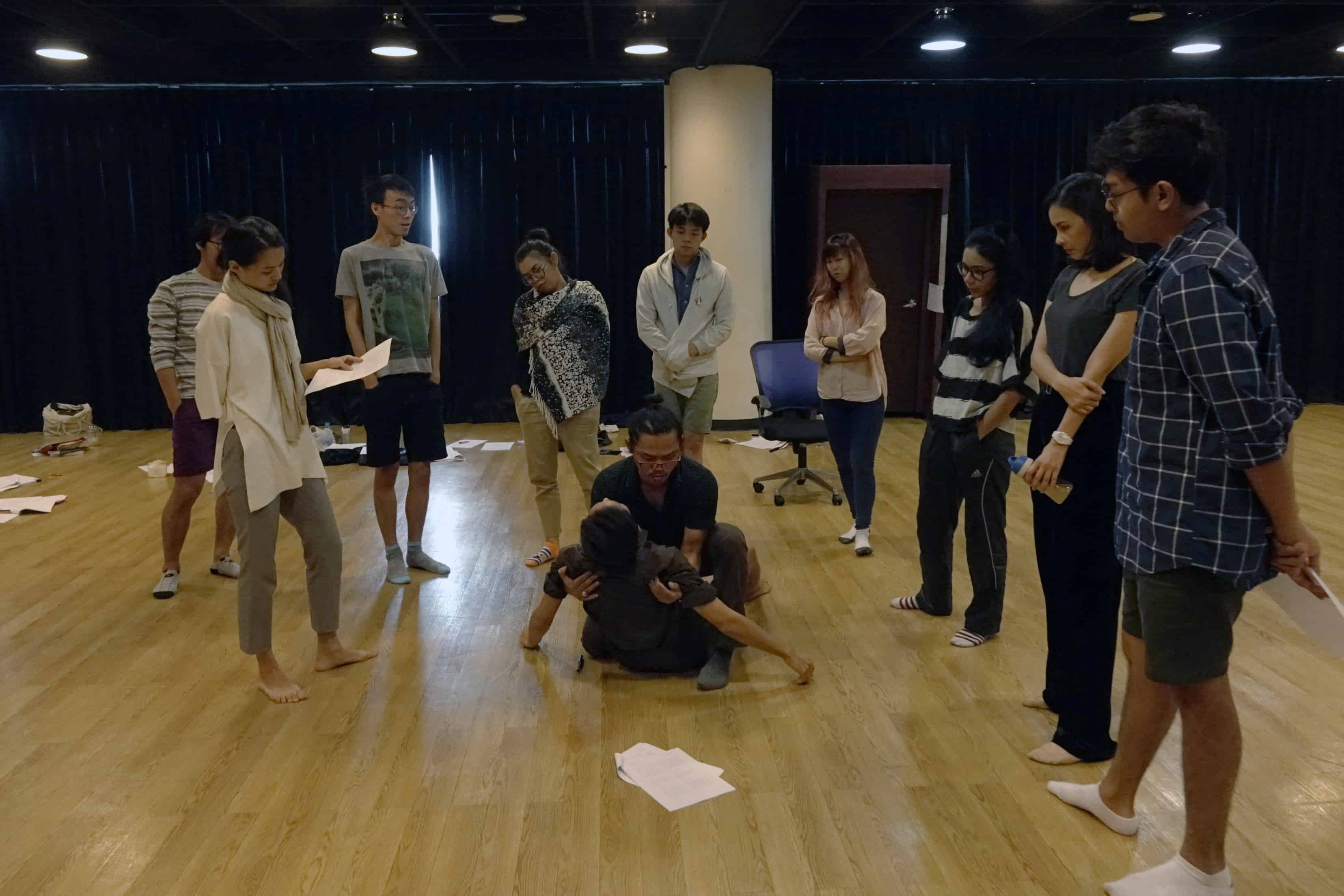เบื้องหลังการซ้อมละครเวที “ปรารถนา : ภาพเหมือนการเข้าสิง (Pratthana - A Portrait of Possession)”
