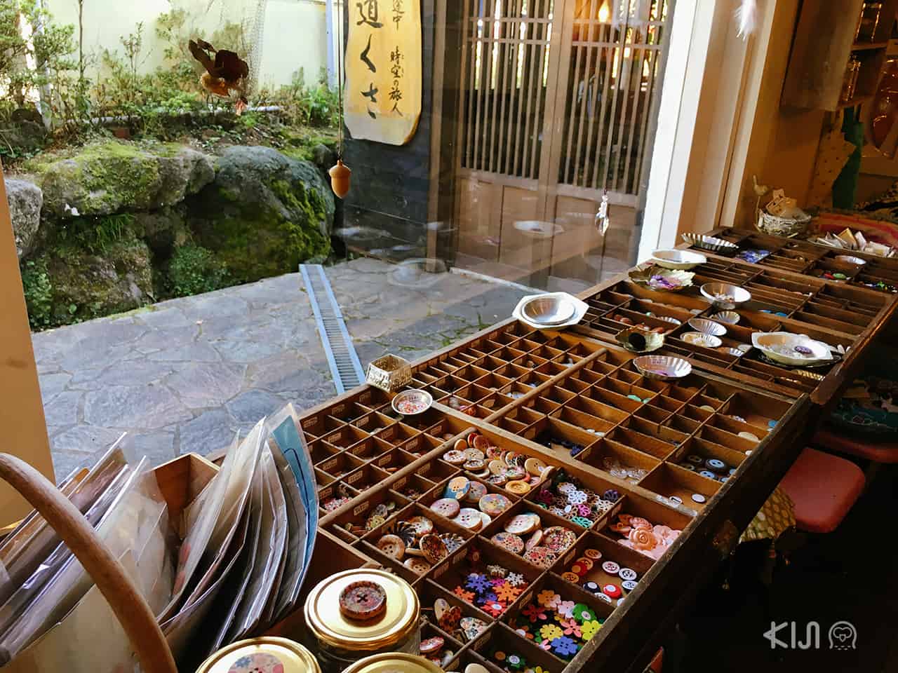 ร้านขายกระดุมน่ารักๆ ที่ Yufuin Floral Village