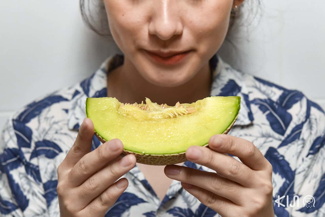 เมล่อนฉ่ำๆ ลูกใหญ่มากจากจังหวัดชิซูโอกะที่เรียกกันว่า Muskmelon