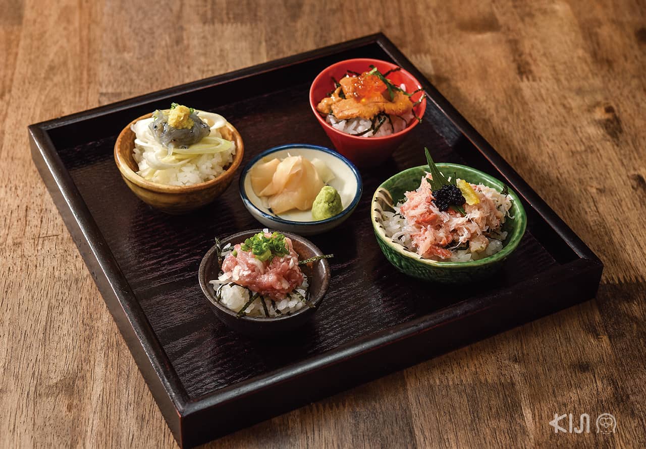 ร้าน Hitachino :  Four types of donburi ชุดรวมดงบุริไซส์เล็กถูกใจคนชอบอาหารทะเล ทั้งไข่หอยเม่น ไข่ปลาแซลมอน ไข่ปลาคาเวียร์ เนื้อปู ปลาทูน่า และปลาชิราสึ  