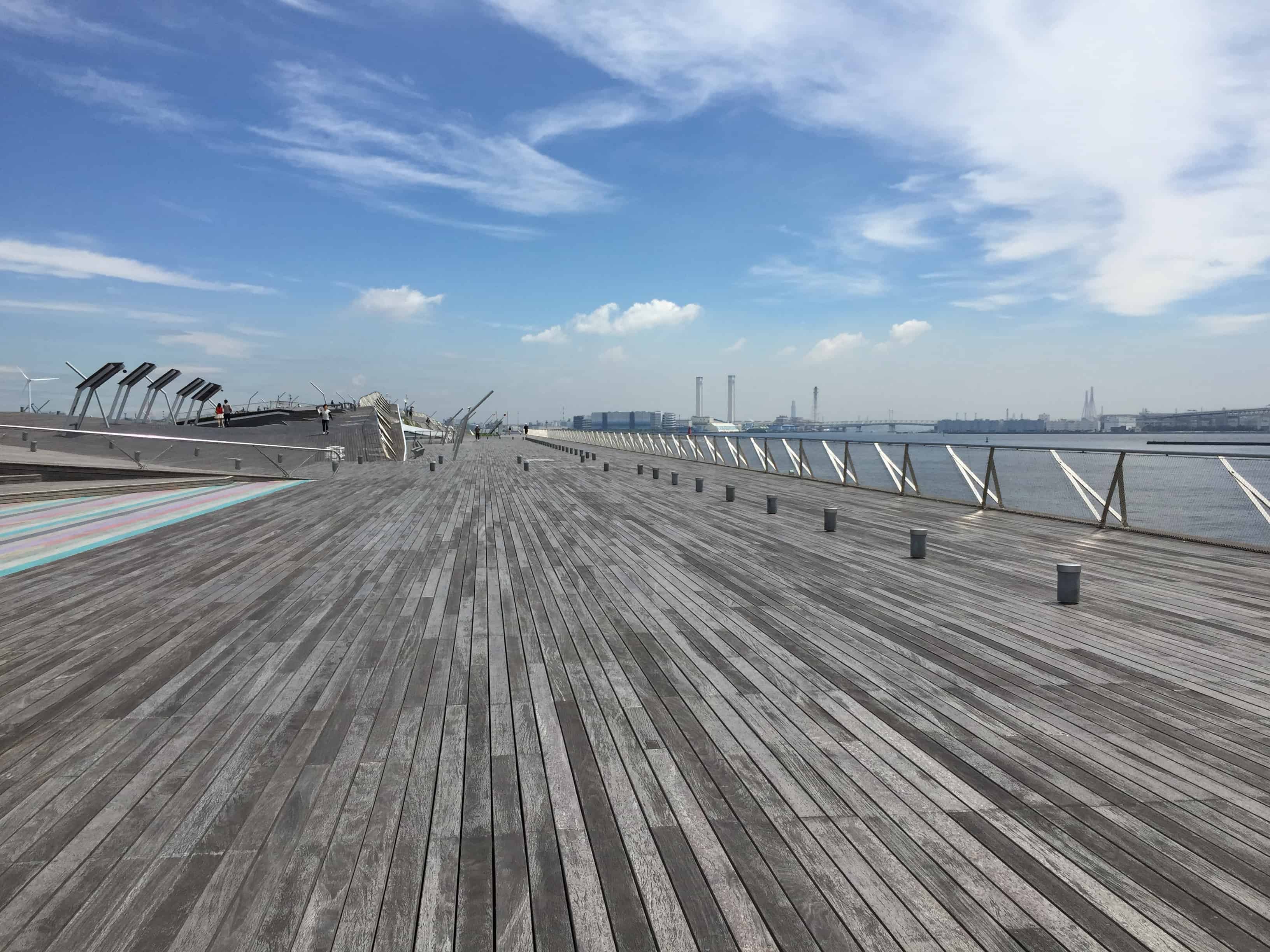 คุจิระโนะเซนากะ (Kujira no Senaka) หรือ "หลังวาฬ" จุดถ่ายรูปสุดชิคติดท่าเรือ