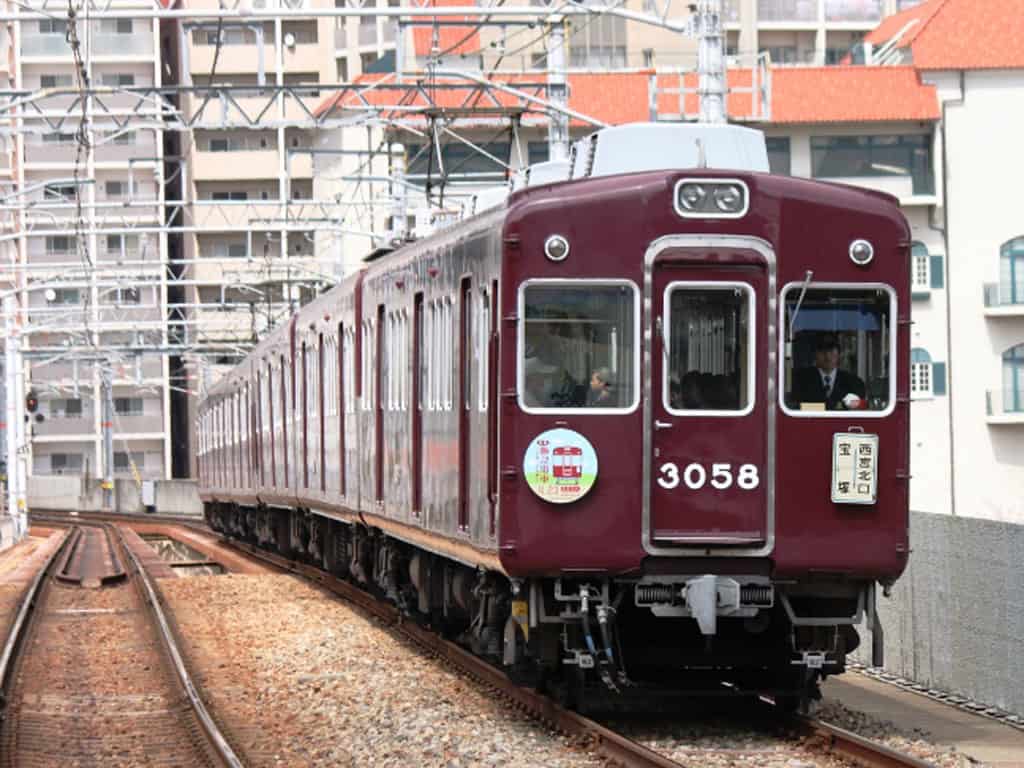 รถไฟฮันคิว (Hankyu Railway)