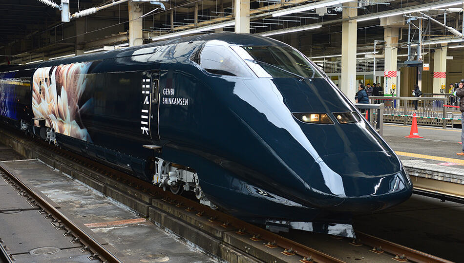 ดีไซน์ด้านนอกของ Joyful Train GENBI SHINKANSEN