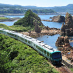 รถไฟ Resort Shirakami [Buna] ที่เลาะเลียบชายฝั่งทะเลของชิราคามิซันจิ
