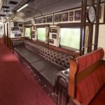 ด้านในรถไฟ SL Ginga ที่มีบรรยากาศคูลๆ แบบเรโทร