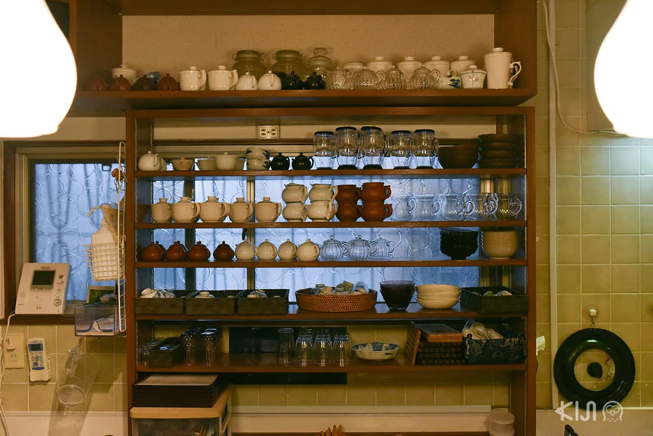 บรรยากาศด้านในร้านชา Garakucha ย่าน Nakazakicho ในโอซาก้า