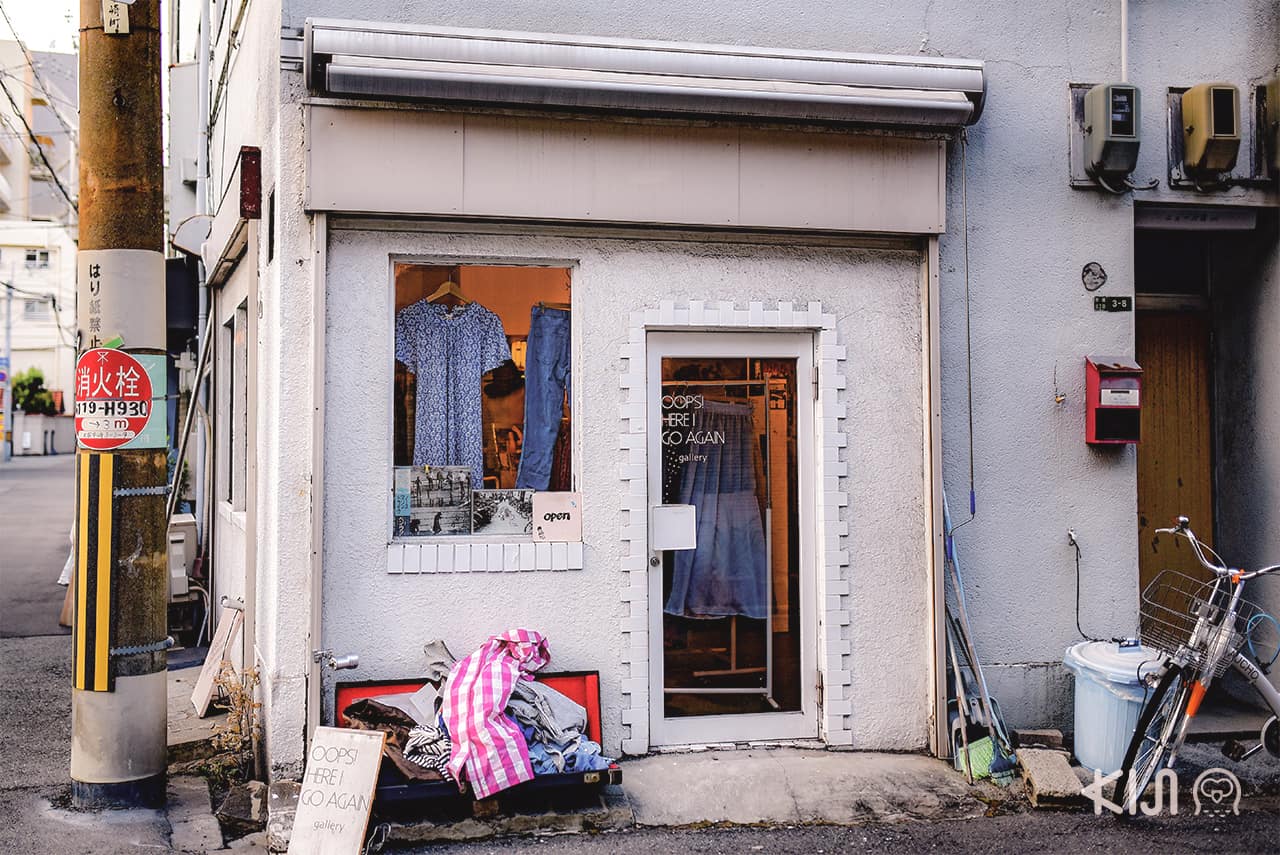 ร้านขายเสื้อผ้ามือสองและแกลเลอรีย่าน Nakazakicho ในโอซาก้า