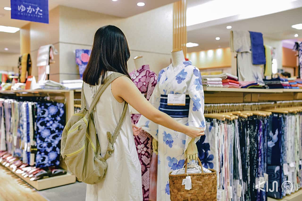 ชุดกิโมโนในห้าง Takashimaya โอซาก้า