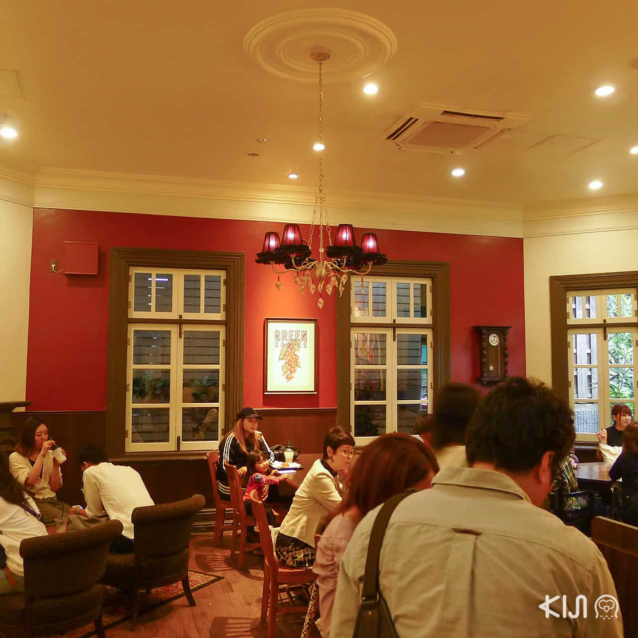 บรรยากาศภายในร้าน Starbucks Coffee Kobe Kitano Ijinkan