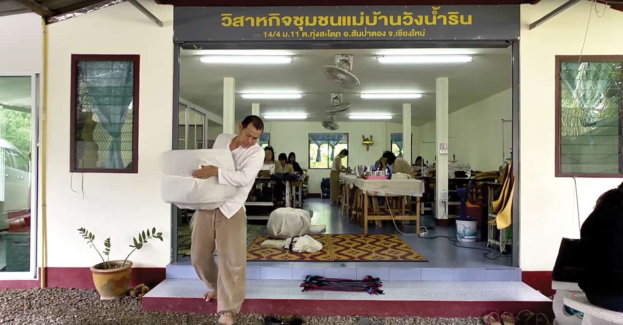 วิสาหกิจชุมชนแม่บ้านวังน้ำริน จ.เชียงใหม่ ผู้ผลิตเสื้อผ้าแบรนด์ USAATO