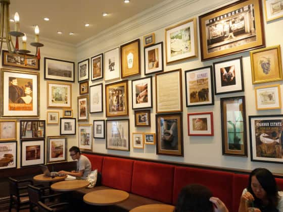 การตกแต่งภายในร้าน Starbucks Coffee Kobe Kitano Ijinkan