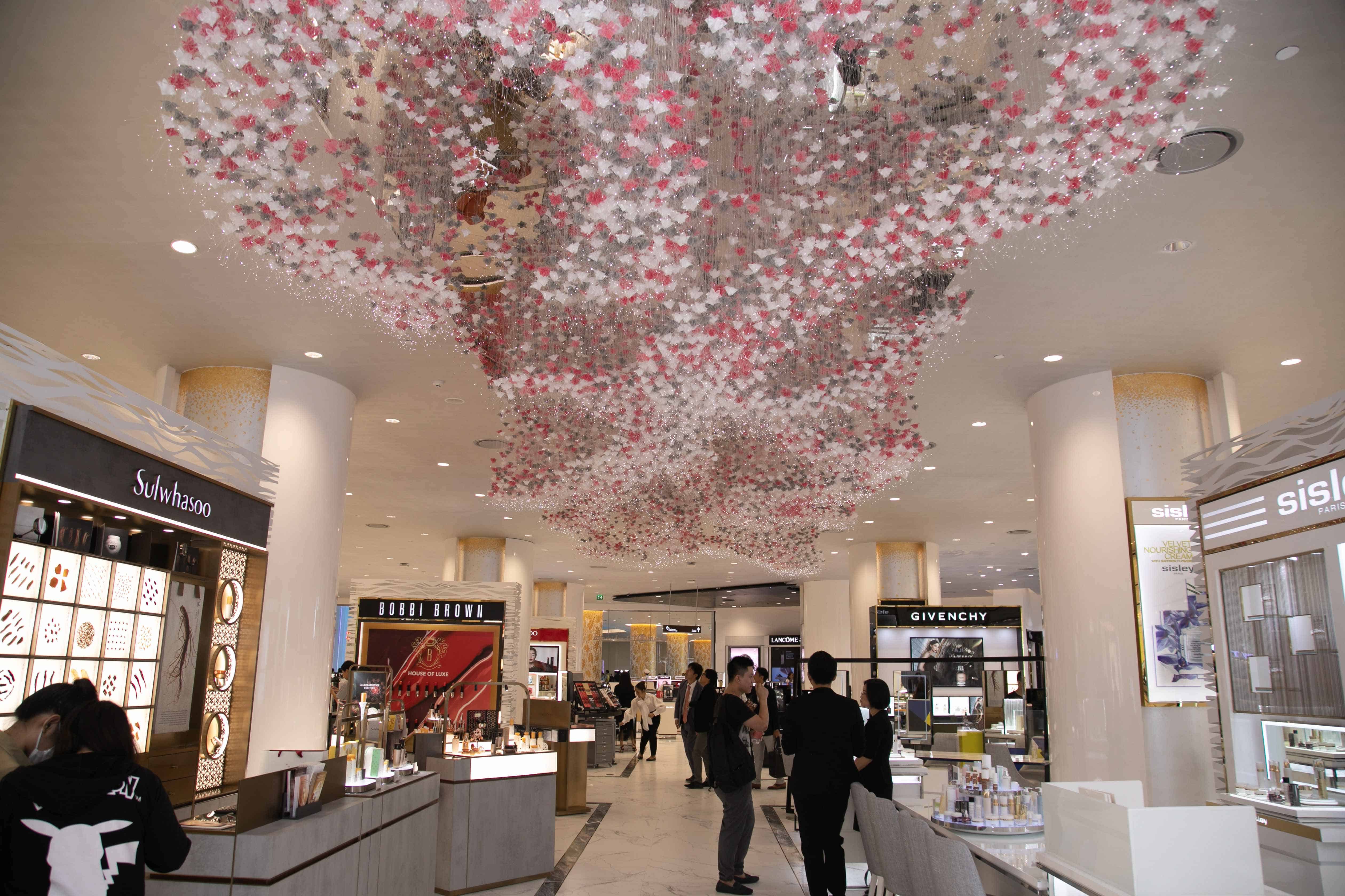 ชั้น M แผนกเครื่องสำอาง ห้างสยามทาคาชิมายะ (Siam Takashimaya)