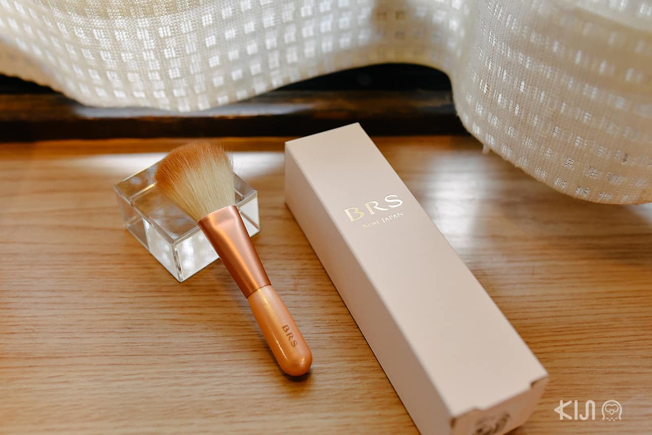 แปรงแต่งหน้า BRS จากร้าน Sakurado ย่าน Nakazakicho ในโอซาก้า 