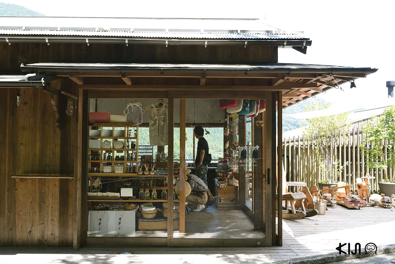 ร้านค้าบริเวณเนิน Ajisai Zaka Slope จำหน่าย Zakka ญี่ปุ่นแสนน่ารัก