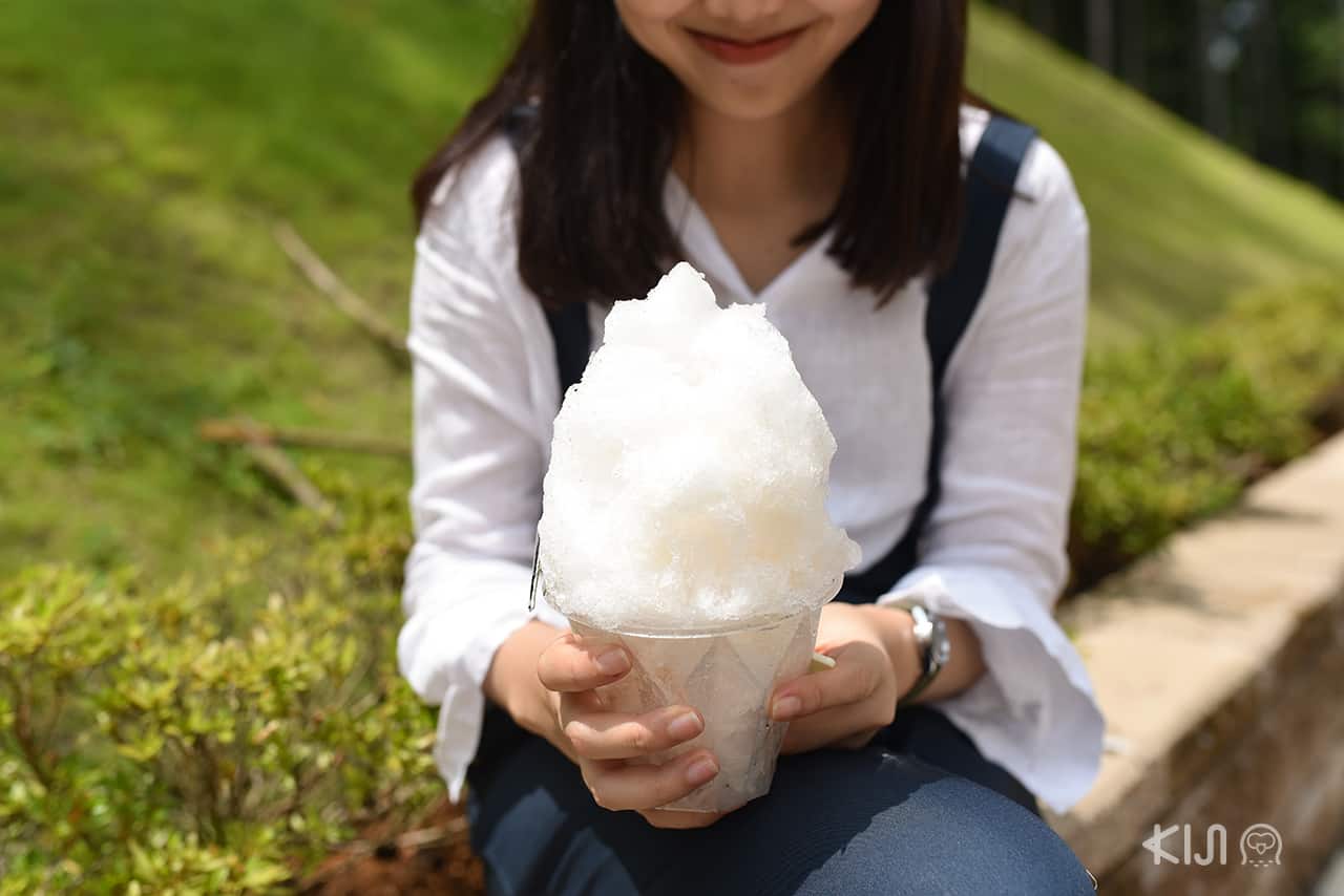 น้ำแข็งไสที่ซื้อจากร้านค้าที่ Mishima Skywalk