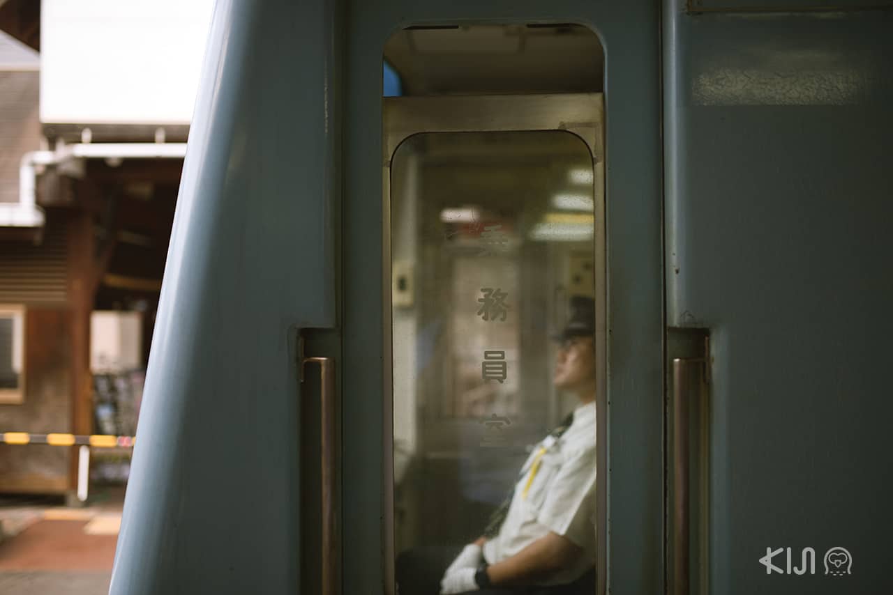 รถไฟที่สถานี Kamakurakokomae