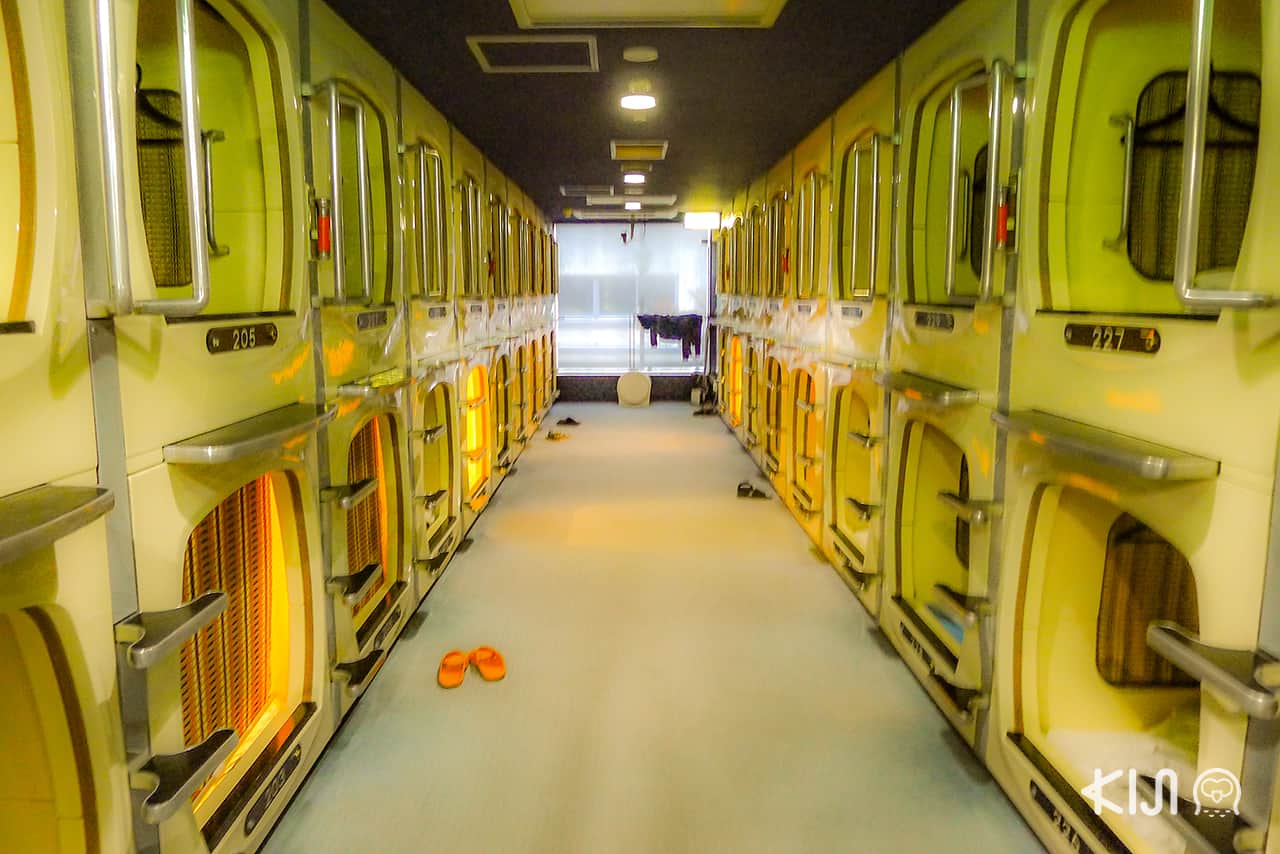 โรงแรมแคปซูลในญี่ปุ่น ( Capsule Hotel) แบบดั้งเดิม 