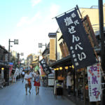 ถนนคนเดินใกล้ๆ กับสถานีชิบามาตะ (Shibamata Station)