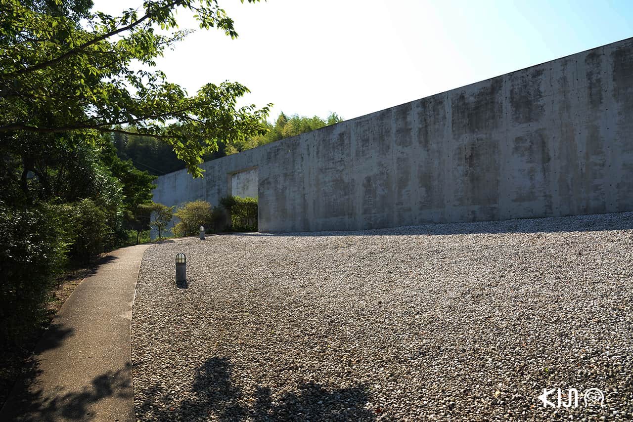 ฮมปุคุจิหรือWater Temple ออกแบบโดยทะดะโอะ อันโดะ (Tadao Ando)