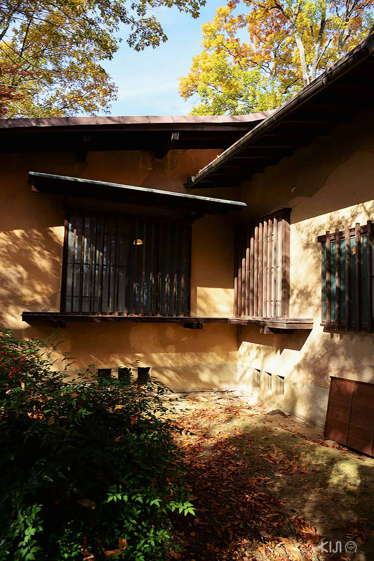 โชชิคุเคียว (Chochikukyo) มีการวางแนวบ้านให้มีลักษณะขวางตะวัน เพื่อรับแสงแดดพร้อมความอบอุ่นจากอากาศเย็น