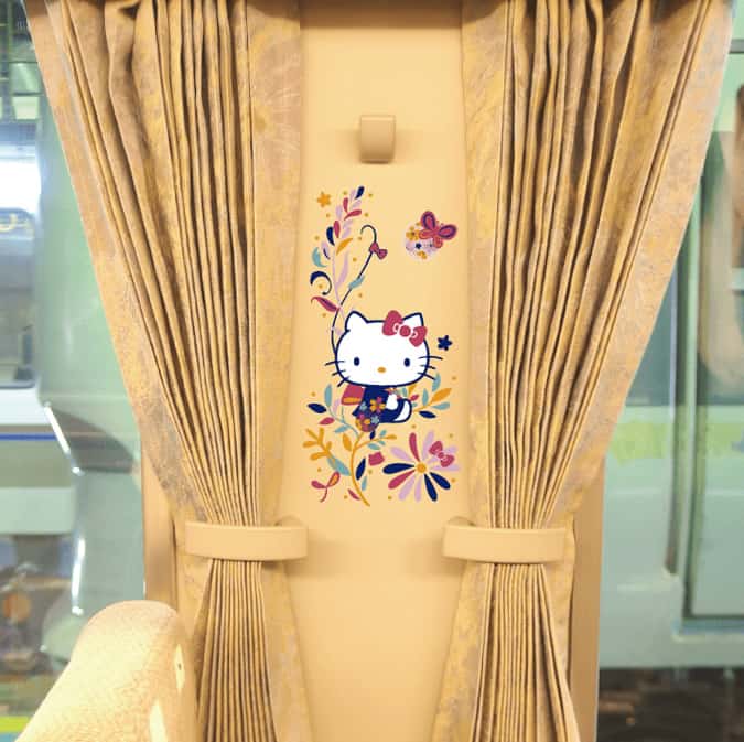 ลายคิตตี้ภายในขบวนรถไฟด่วนพิเศษ Hello Kitty HARUKA