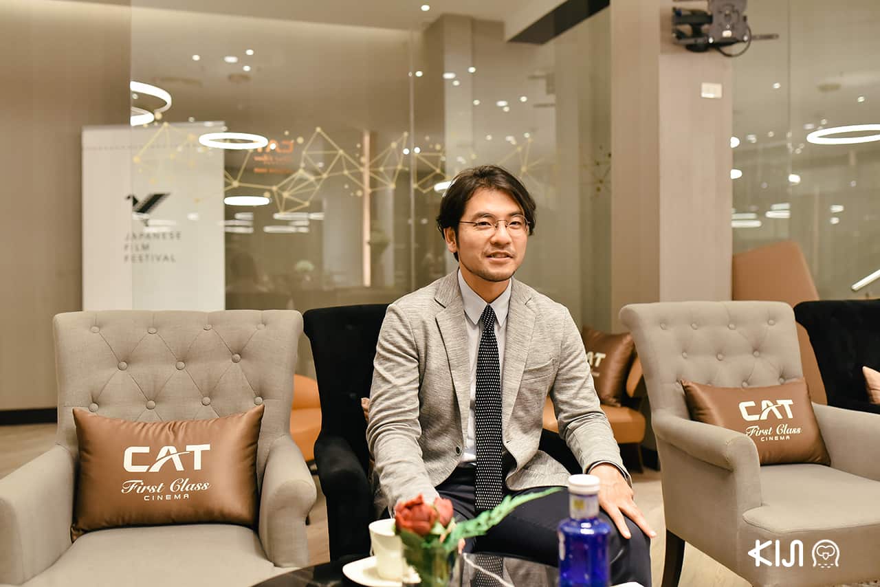 คุณโนริฮิโระ โคอิซึมิ (Koizumi Norihiro) ผู้กำกับและเขียนบทชื่อดังจากเรื่อง “Chihayafuru”