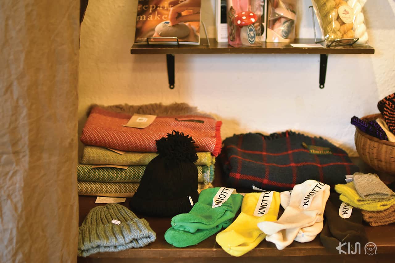 ถุงเท้าและหมวกไหมพรม สินค้าจากร้าน KEIBUNSHA