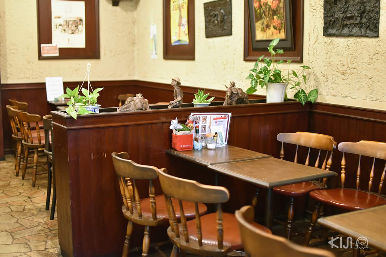 บรรยากาศภายในร้าน Coffee House Parrot