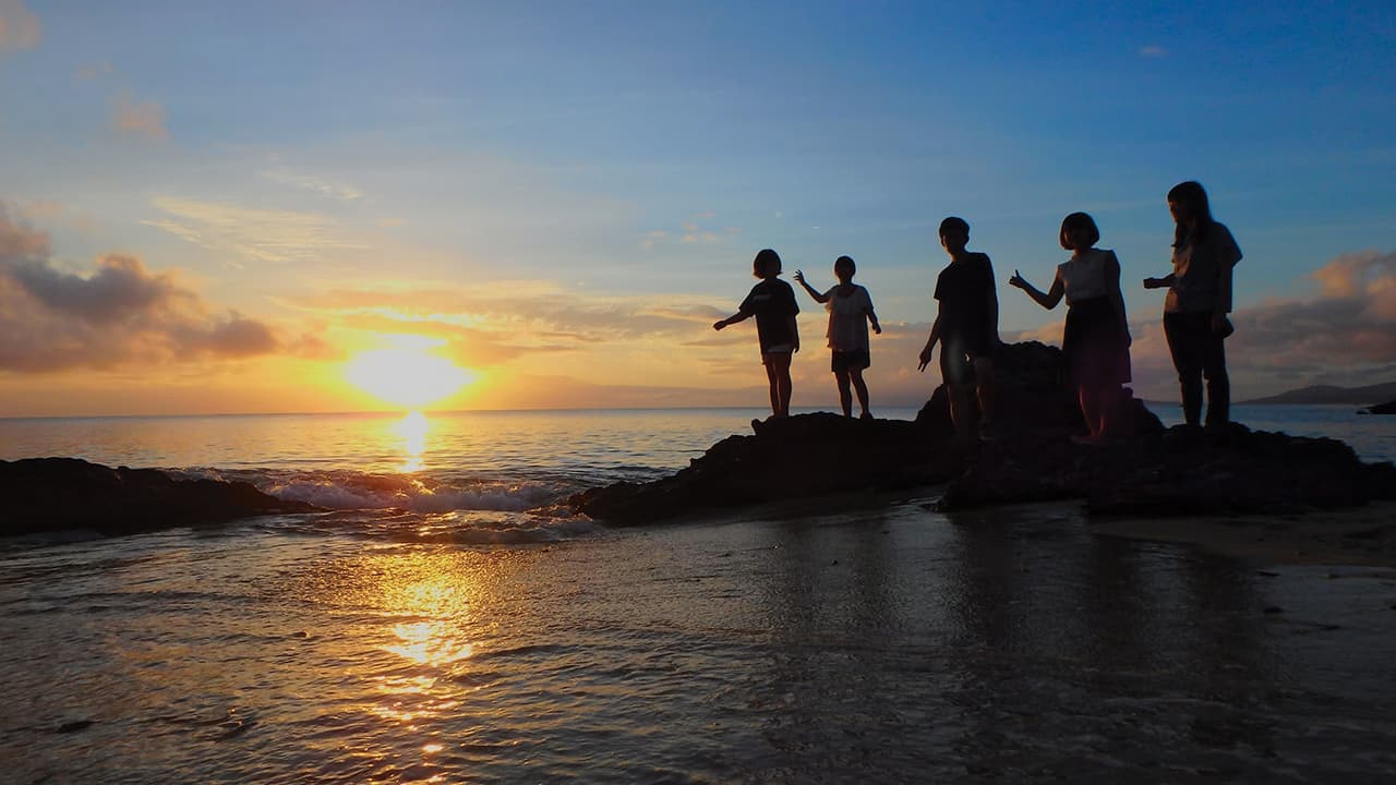 โมไอ (Moai: 模合) หมายถึงกลุ่มคนที่มารวมตัวกันโดยมีจุดมุ่งหมายร่วมกันในจังหวัดโอกินาว่าและหมู่เกาะอามามิในจังหวัดคาโกชิม่า