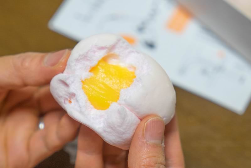 ซึรุโนโกะ มาร์ชเมลโล่ก้อนกลมสอดไส้ถั่วบดข้างใน