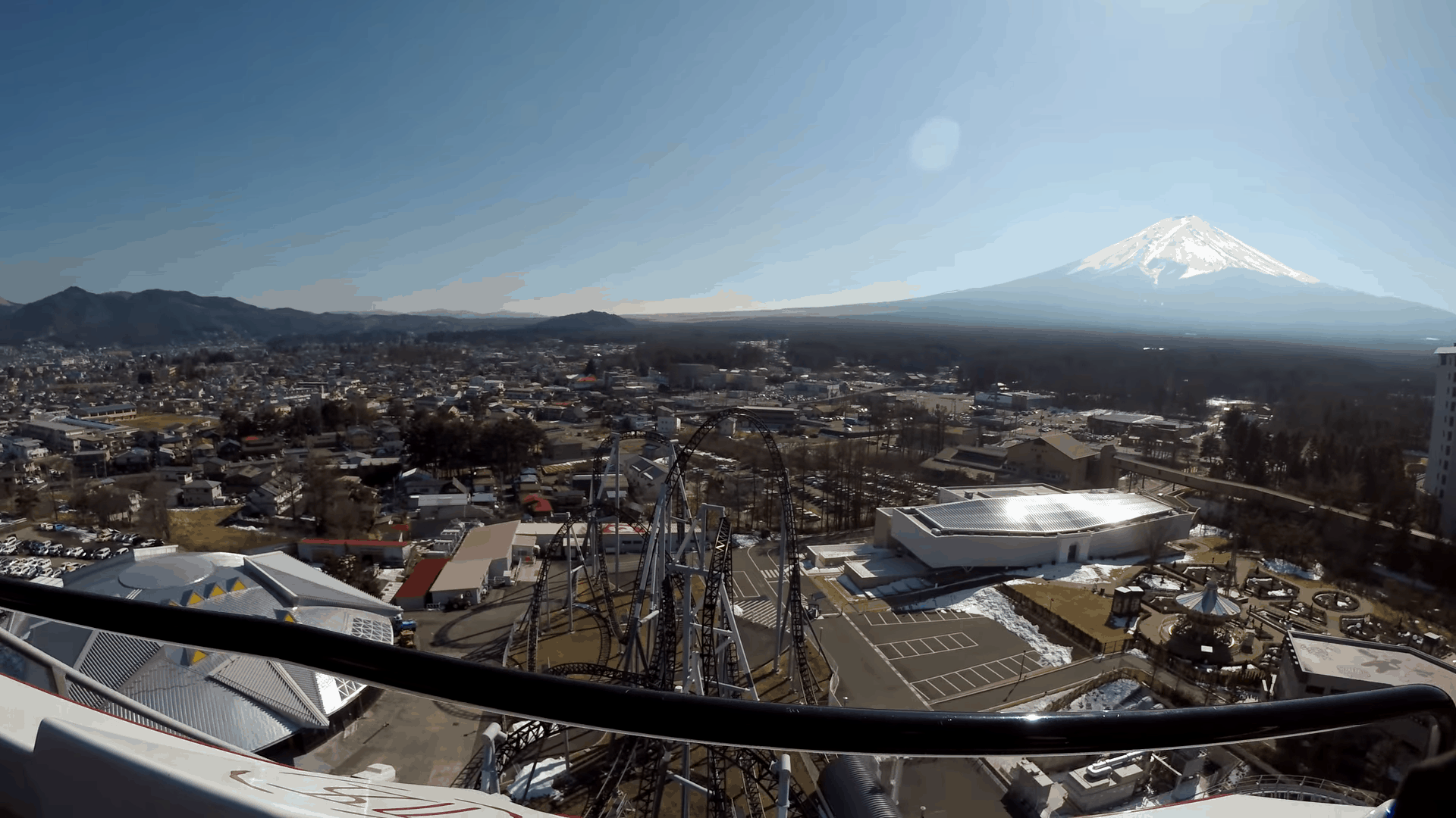 Takabisha เป็นรถไฟเหาะที่มีองศาชันที่สุดในโลก กว่า 121 องศา !