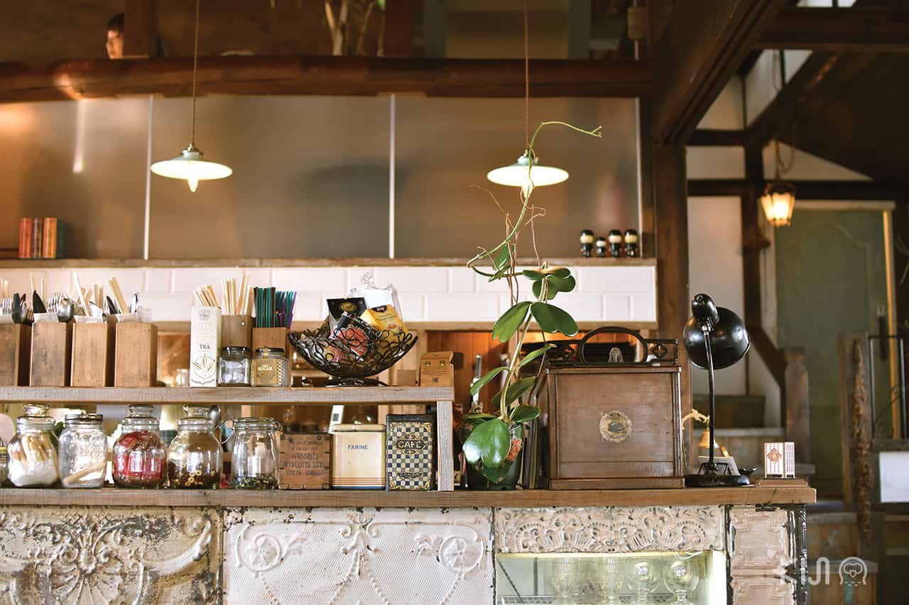 หน้าเคาท์เตอร์ของร้าน Café Hackberry