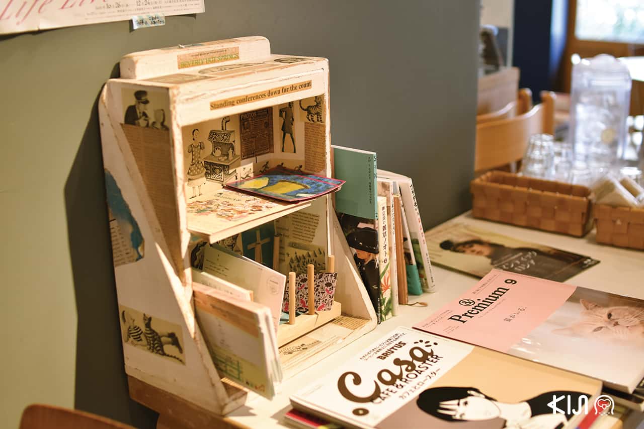 สินค้าต่างๆ ที่วางขายภายในร้าน Bolik Coffee