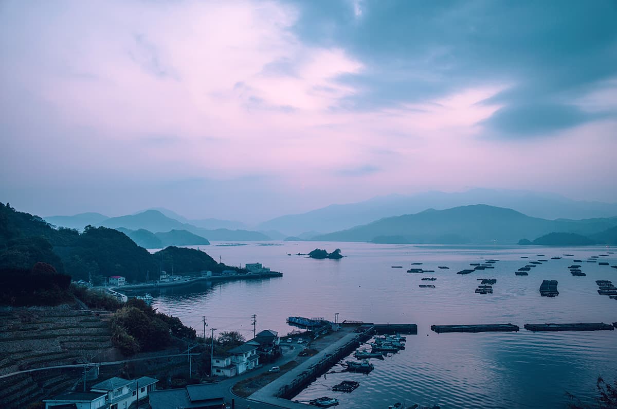 บริเวณขั้นบันไดสามารถมองเห็นวิวทะเลได้สุดสายตา