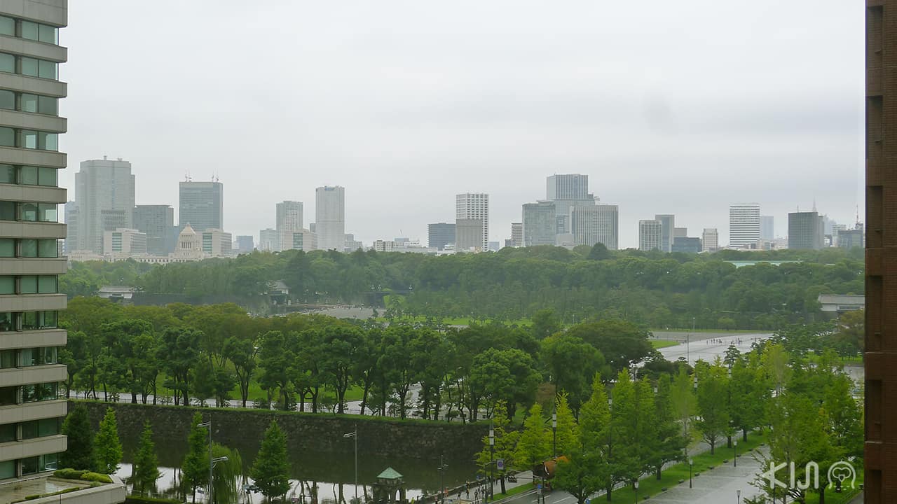 คูน้ำ และ สวนโดยรอบ