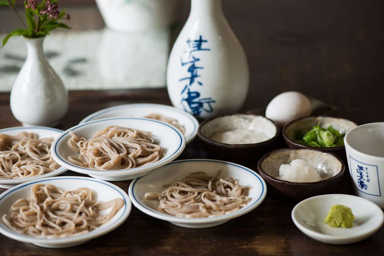 อิซุชิมีอิซุชิโซระโซบะ (Izushi Sora Soba) อาหารขึ้นชื่อที่ทำจากบักวีต