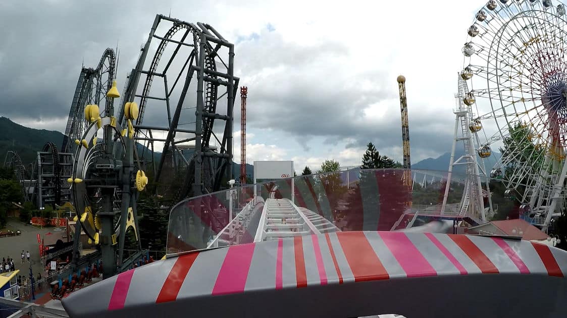 ขณะกำลังนั่งอยู่บนเครื่องเล่น Dodonpa