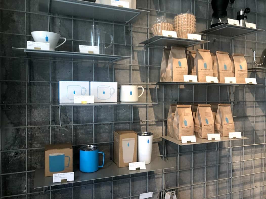 สินค้าภายในร้าน Blue Bottle Coffee