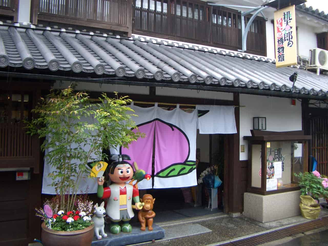 Museums in Kurashiki - Momotaro Karakuri Hakubutsukan Museum