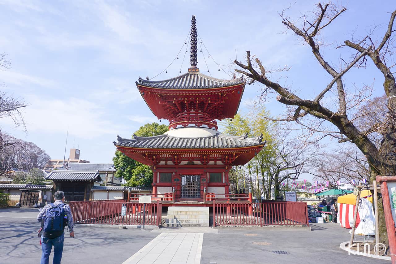 เจดีย์สามชั้นตั้งตระหง่านตรงกลางวัด Kawagoe Kita-in Temple