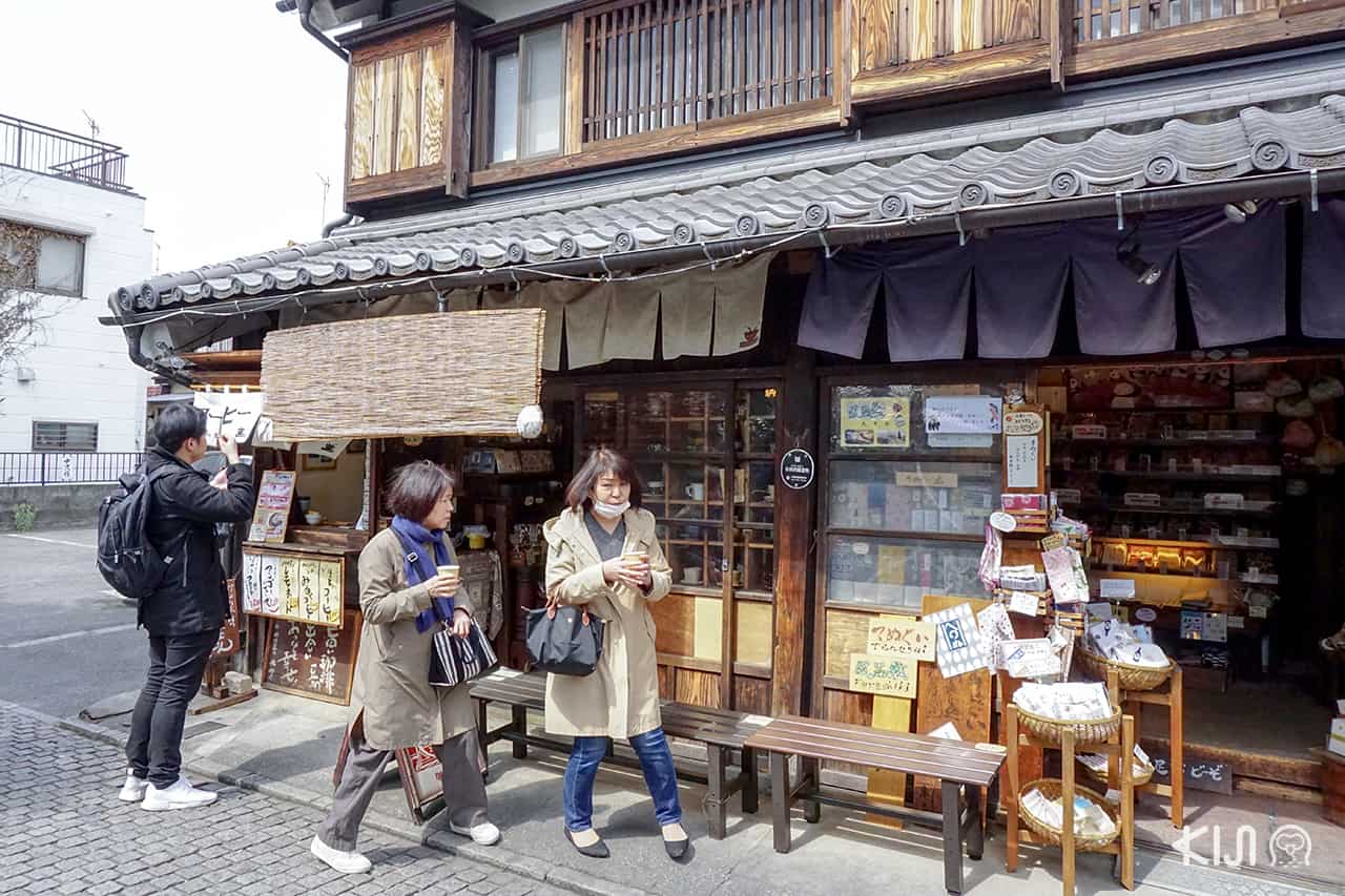 ร้านรวงต่างๆ ที่ถนน Kurazukuri คาวาโกเอะ