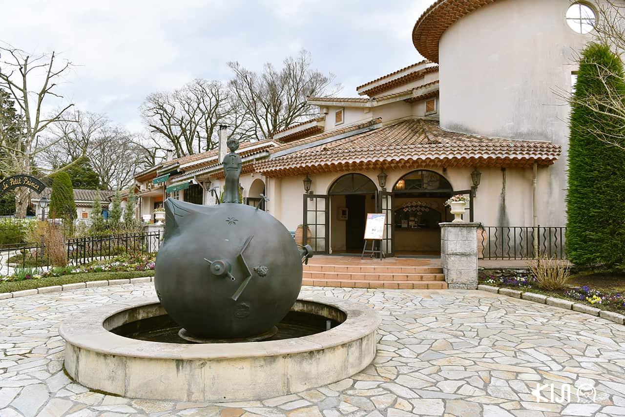 รูปปั้นเจ้าชายน้อยบนดาวบี 612