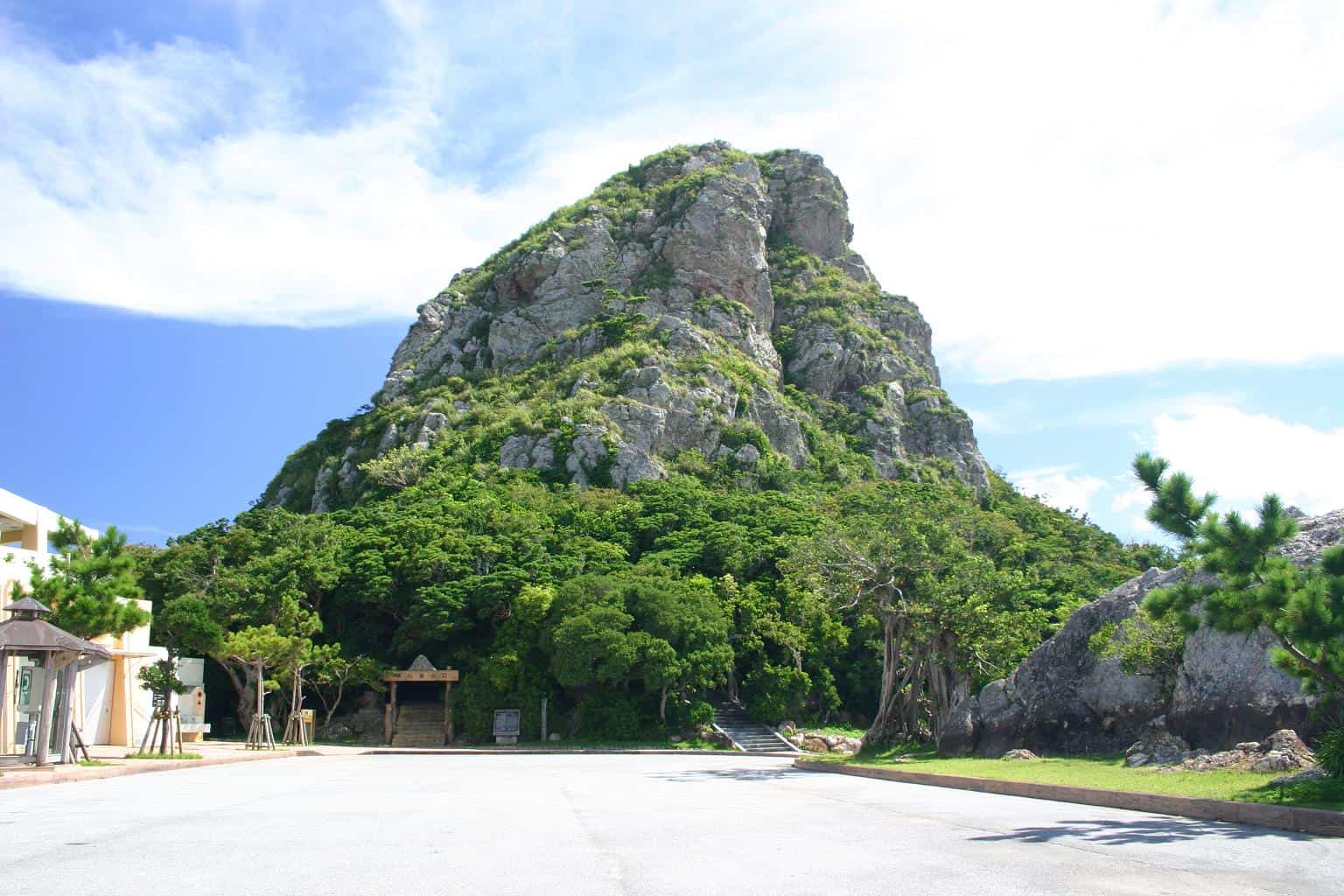 เกาะอิเอะ (Ie-jima Island : 伊江島)
